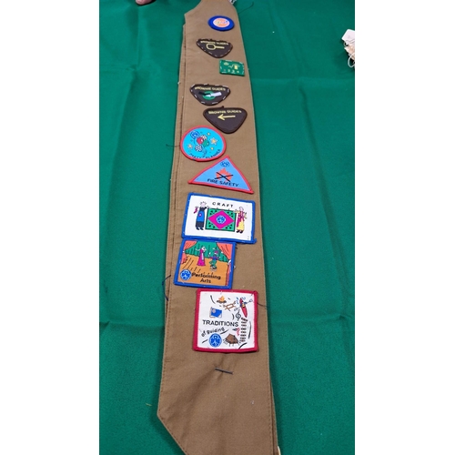 467 - Vintage Brownie sash with badges