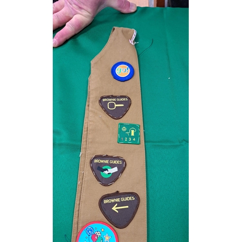 467 - Vintage Brownie sash with badges