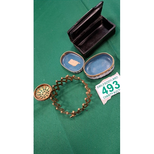 493 - snuff box , cloisonné pill box and a napkin holder for one .