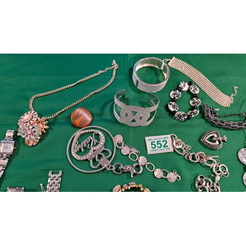 552 - A selection of Jewellery and watches from a deceased estate