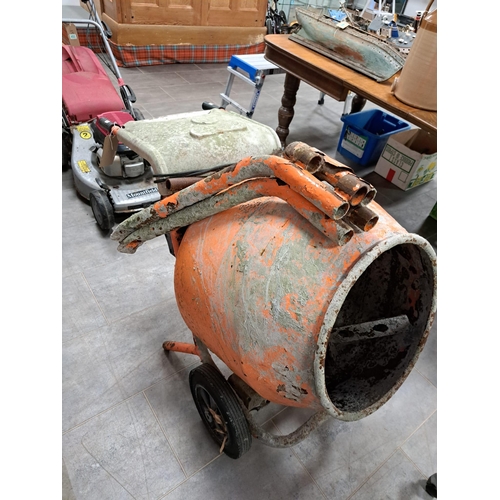 454 - Cement mixer