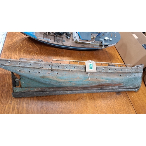460 - Vintage model hull
