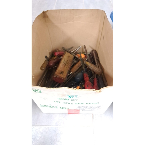 471 - Pliers screwdrivers etc