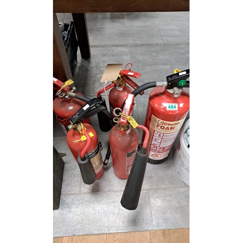 484 - 5 x fire extinguishers