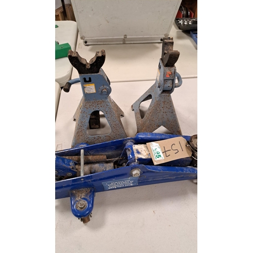 495 - Pair of axel stand and a trolley jack