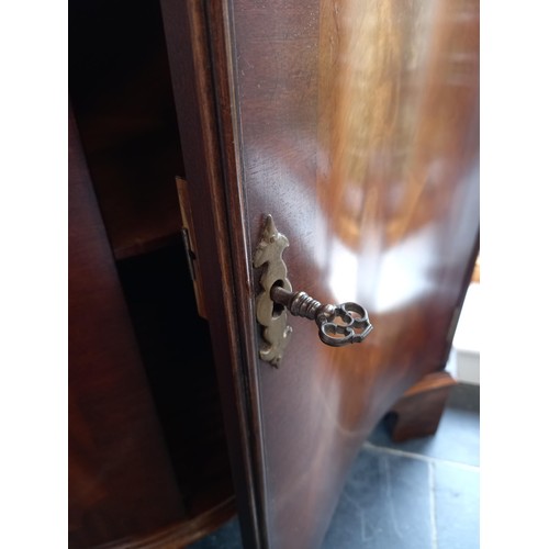 1 - Serpentine corner cabinet with keys