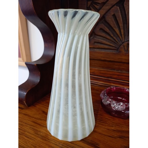 8 - Vintage vaseline vase 16cm H approx. & cranberry dish