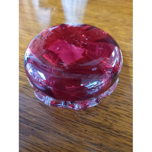 8 - Vintage vaseline vase 16cm H approx. & cranberry dish