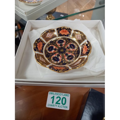 120 - Royal Crown Derby Old Imari 5 petal dish Date I OR L