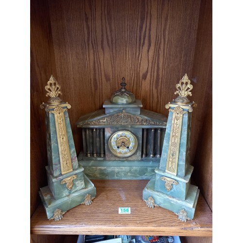 158 - Vintage mantlepiece clock with 2 obelisks