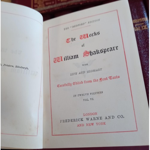 61 - Leather bound box with 12 The Works of William Shakespeare.