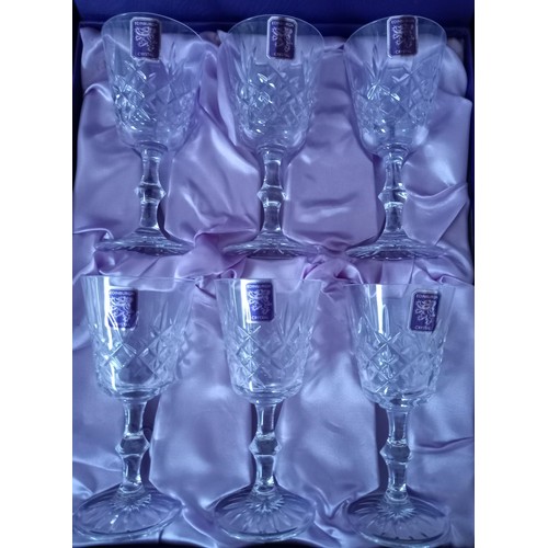 75 - Vintage unused Edinburgh crystal 6x whisky tumblers, 6x white wine glasses, 6x red wine glasses, 2x ... 