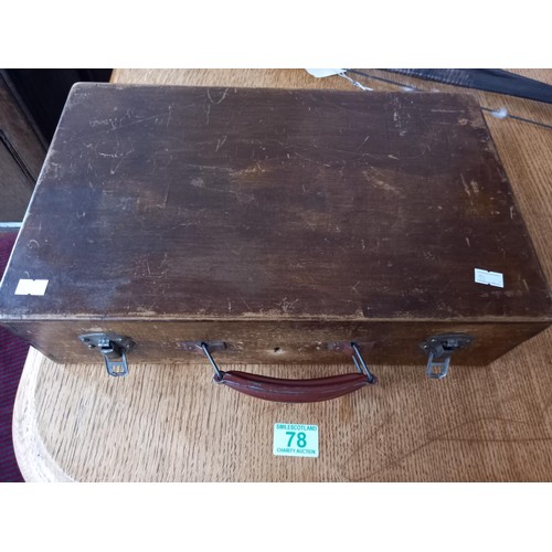 78 - Small wooden case with trinkets inside, see photos