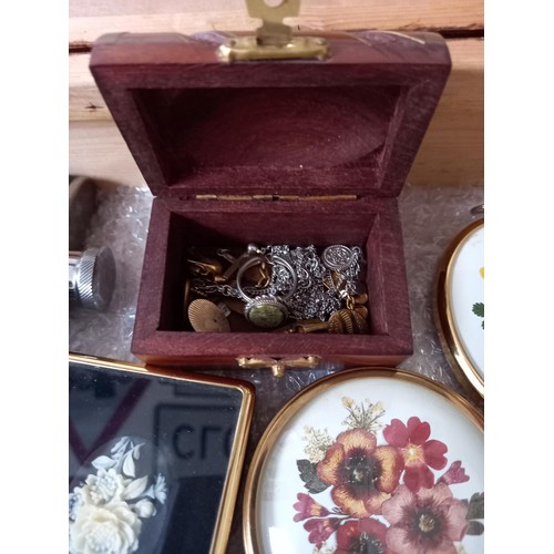 78 - Small wooden case with trinkets inside, see photos