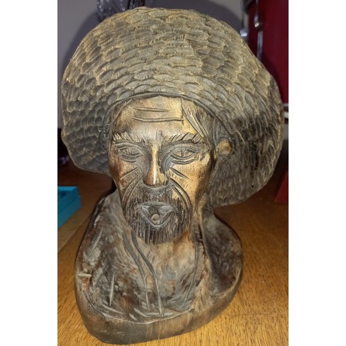 84 - 2x wooden carvings Rio De Janero style 'Christ' and Man with hat smoking bust