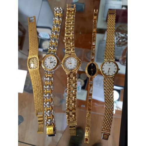 118 - Selection of vintage ladies watches, necklace, bracelet, etc.