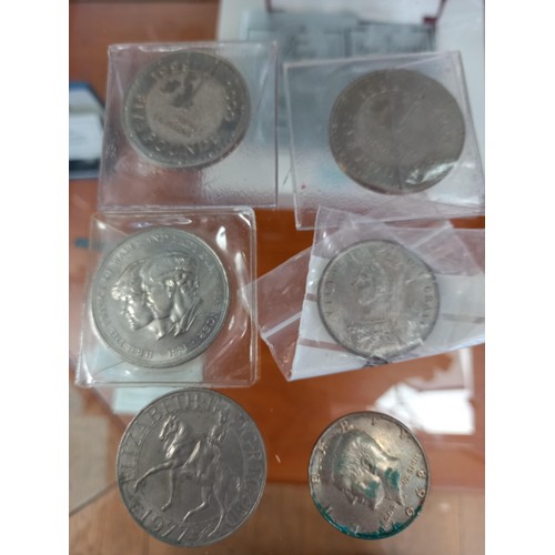 125 - 6 collectors coins, includes two £5 coins