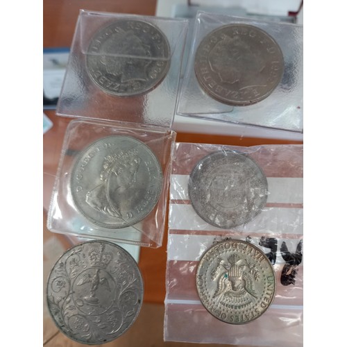 125 - 6 collectors coins, includes two £5 coins