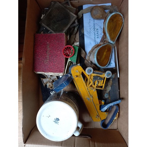 164 - Small box lot of collectables