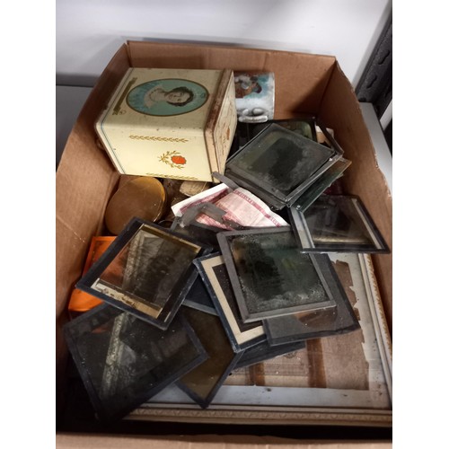 196 - Box lot of collectables