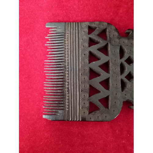 261 - Victorian African hair comb, remarkable condition