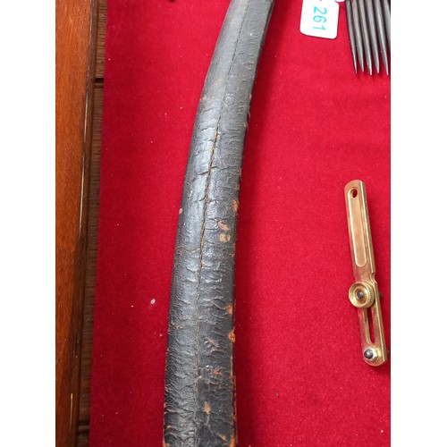 266 - Curved vintage sword