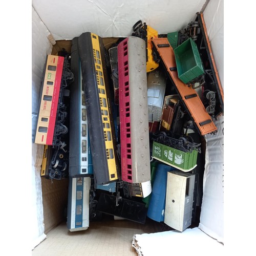 277 - 2x boxes 00 gauge track and rolling stock