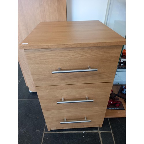 283 - Bedside table and small 4-drawer chest of drawers