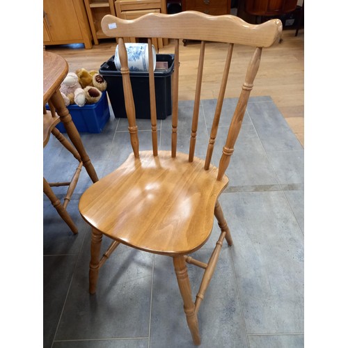 322 - 4 chairs and kitchen/dining table 125x75cm approx.