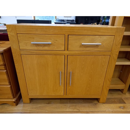 338 - Small oak sideboard with 2 drawers