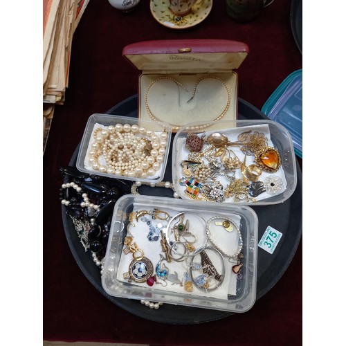 375 - Tray lot of costume jewellery