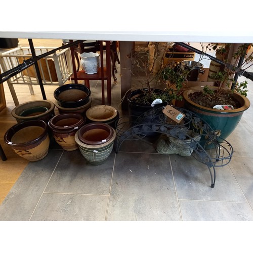 432 - A good selection of flower pots, stand, etc.