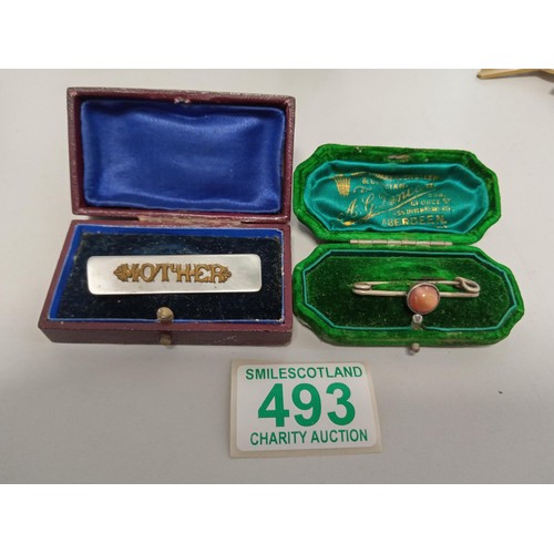 493 - vintage jewellery  Mother brooch in a box and one other