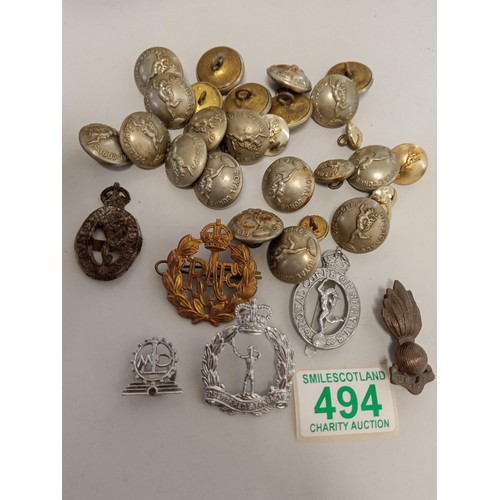 494 - Vintage Armed forces badges and buttons etc as photo