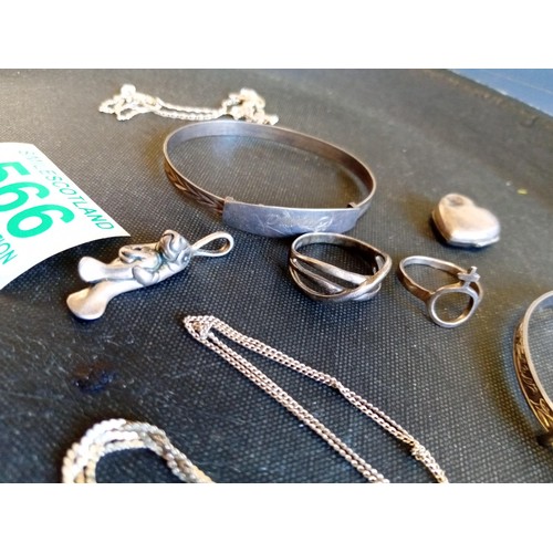 566 - A selection of silver jewellery and scrap 26.3g approx.