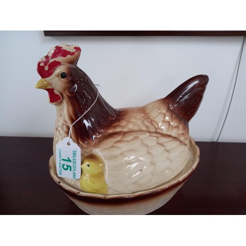 15 - Vintage hen basket
