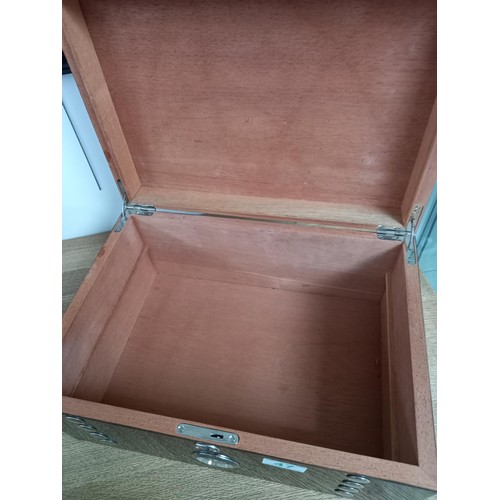 47 - Large humidor 38 x 27 x 20 cm approx