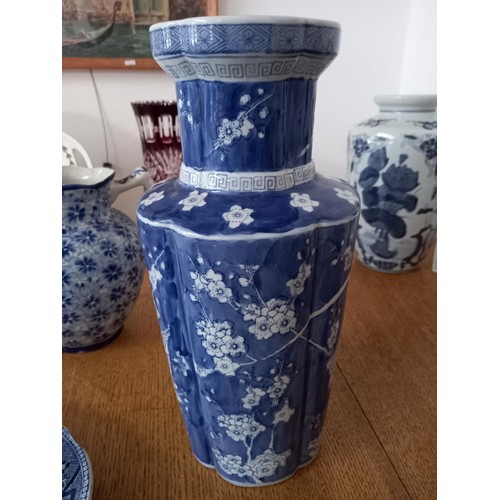 84 - 2 x oriental vases and a large jug