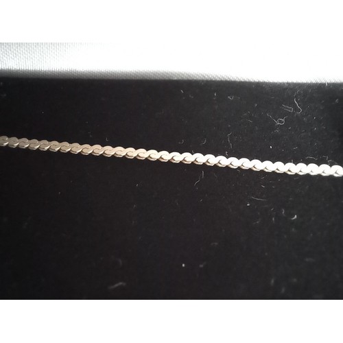 143 - 9ct gold bracelet, 1.4 grams