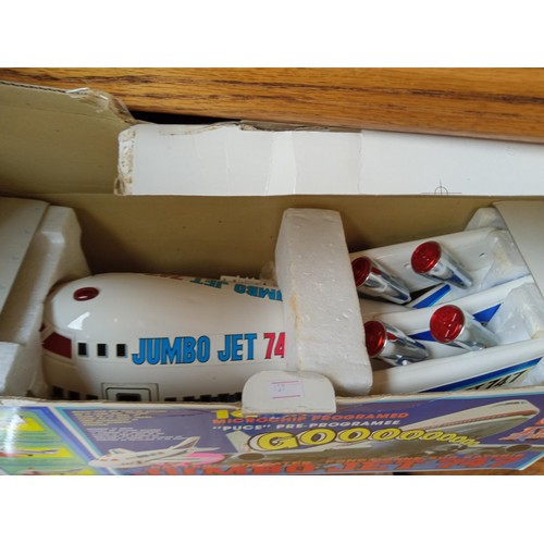 182 - Jumbo jet toy aeroplane 747 i c jet sound