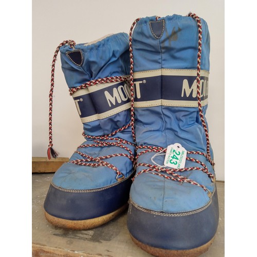 243 - Vintage moon boots