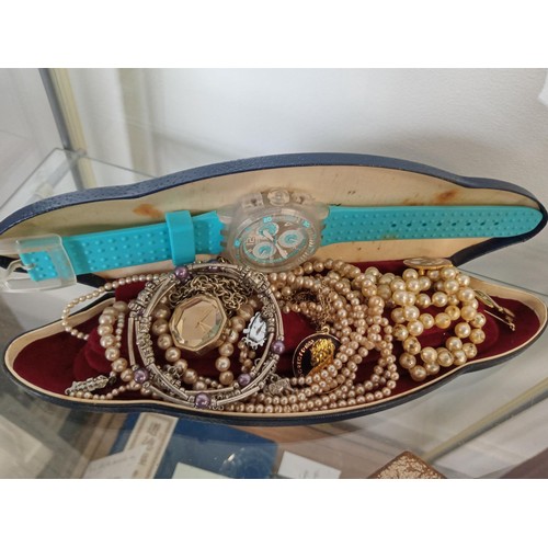 304 - Costume jewellery and vintage Boy's Brigade belt