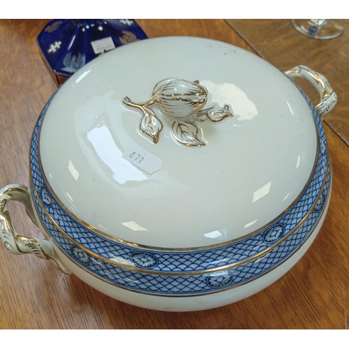 340 - Soup tureens, serving dish and others