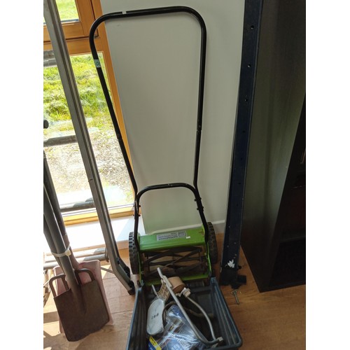 105 - Hand mower, 30cm cut