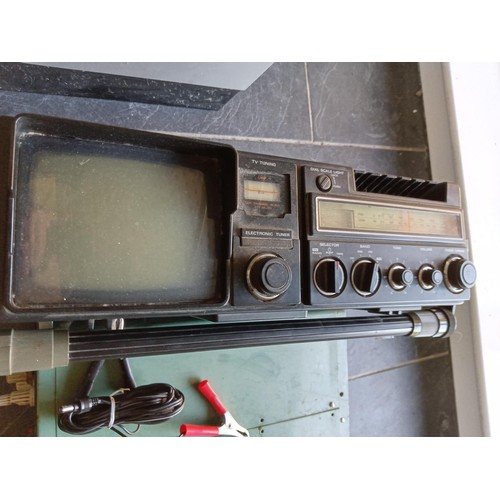 175 - Vintage mini tv, radio, etc