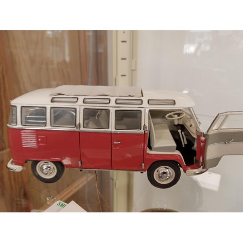 90 - Franklin Mint 1962 Volkswagen Micro Bus