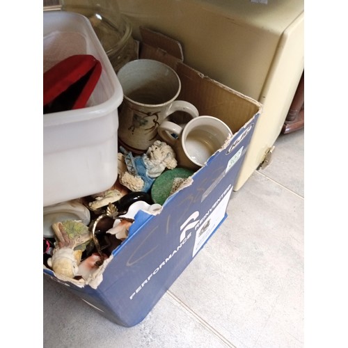 302 - box lot of china, sowing machine and small drawer set