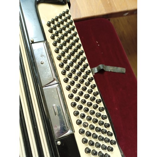 368 - guerrini special button accordian