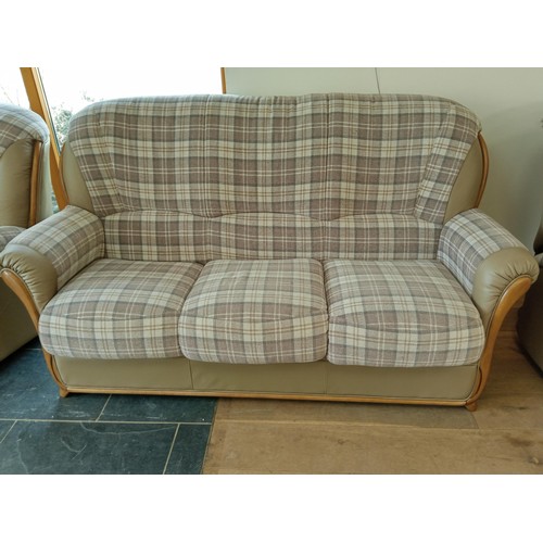 315 - Call Salotti Italy 3 Piece Suite Sofa plus 2 Electric reclining chairs and footstool lovely conditio... 