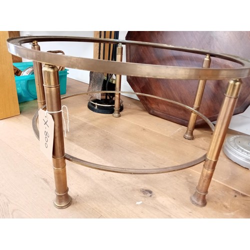 35 - Vintage Quality Brass Circular Table with a Wooden Top (Previously Glass). Telecopic style legs